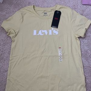 Levi’s yellow t-shirt NWT